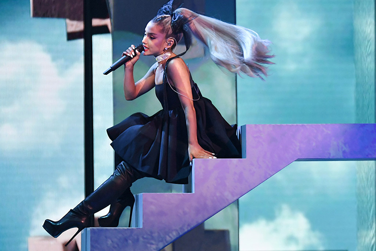 arivenchy ariana grande 的 2019 时尚年